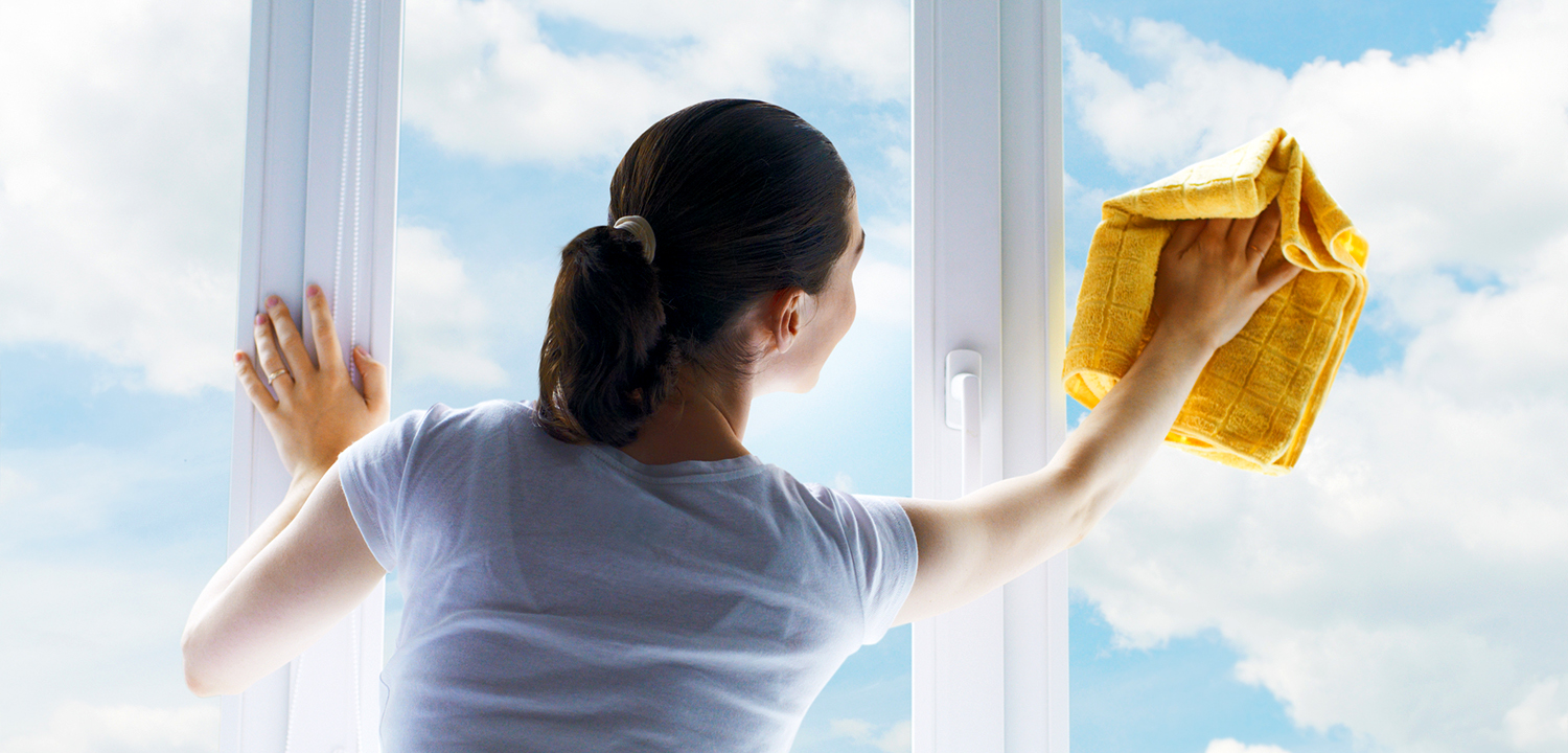 Чем можно отмыть пластиковые окна. Мытье окон. Чистые окна. Окна не вымыты. Мытье остекления.